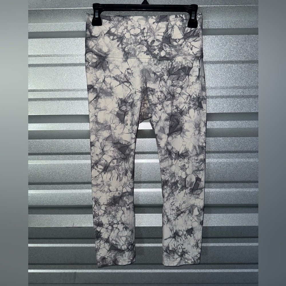 Women’s Lululemon Wunder Under Crop (Hi-Rise) Size 6 Dual Shibori Antique White